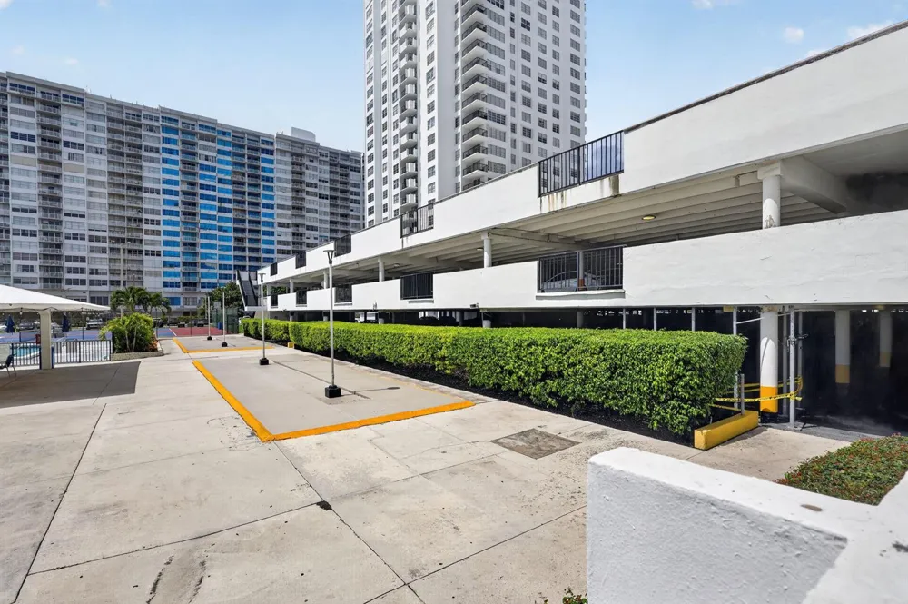 2780 NE 183RD STREET #112 Aventura, FL 33160