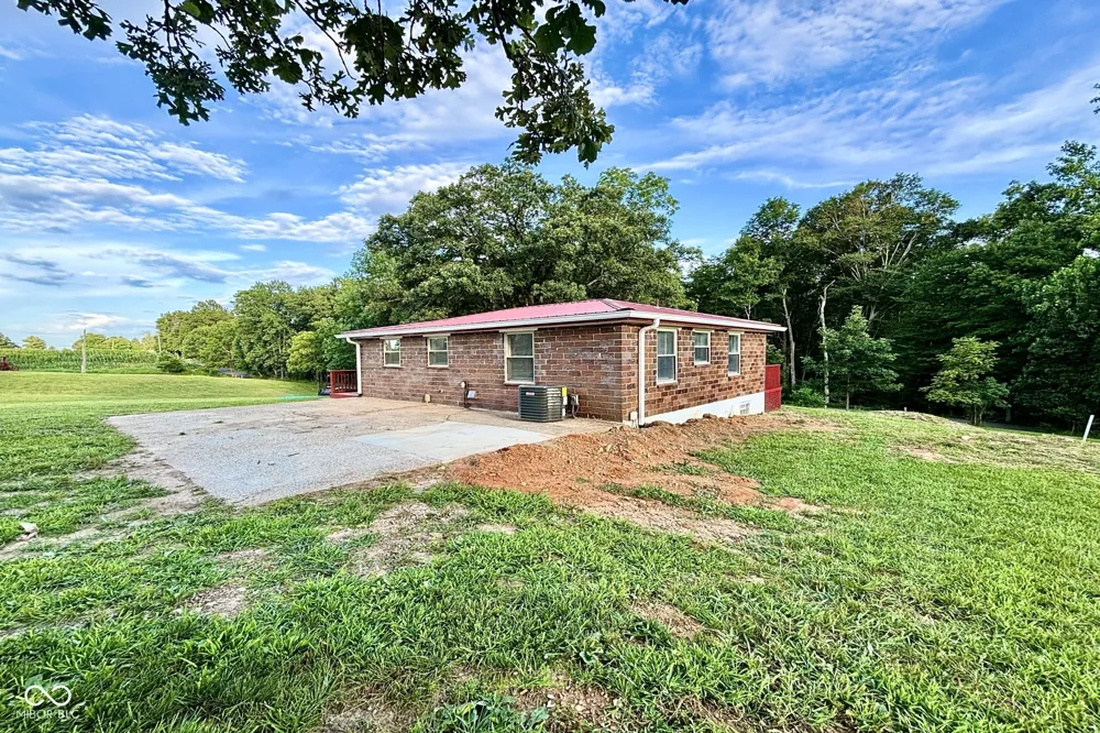 3139 W Water Tower Road Salem, IN 47167