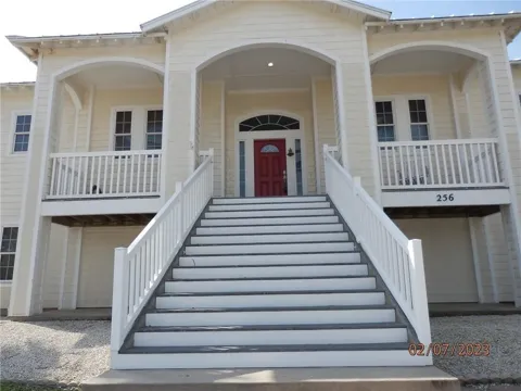 256 Beachwalk