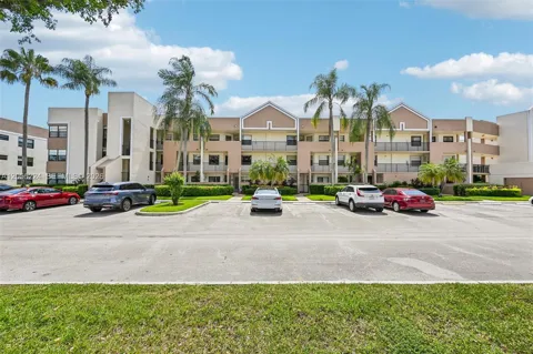 7468 Fairfax Dr #302