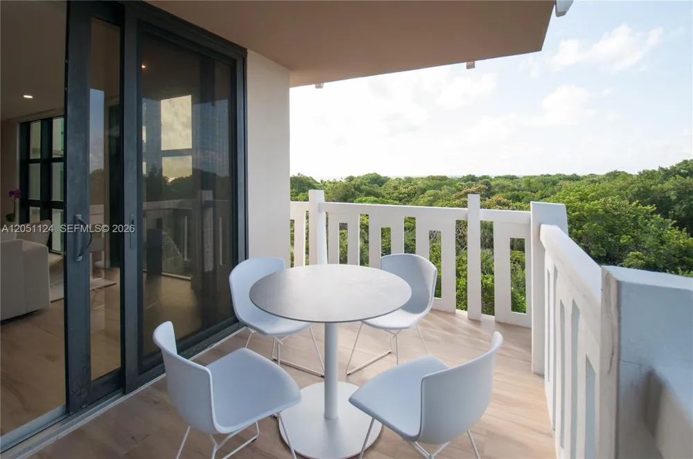 1121 Crandon Blvd #D301 Key Biscayne, FL 33149