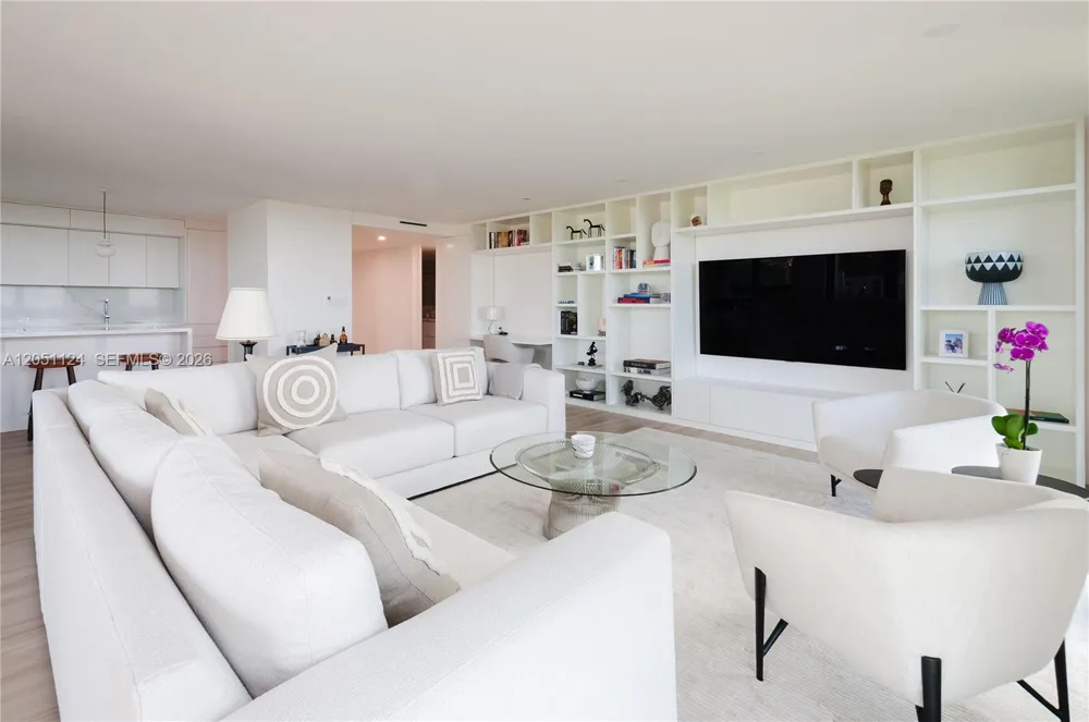 1121 Crandon Blvd #D301 Key Biscayne, FL 33149