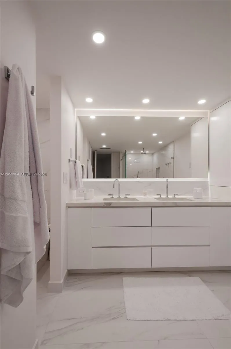 1121 Crandon Blvd #D301 Key Biscayne, FL 33149
