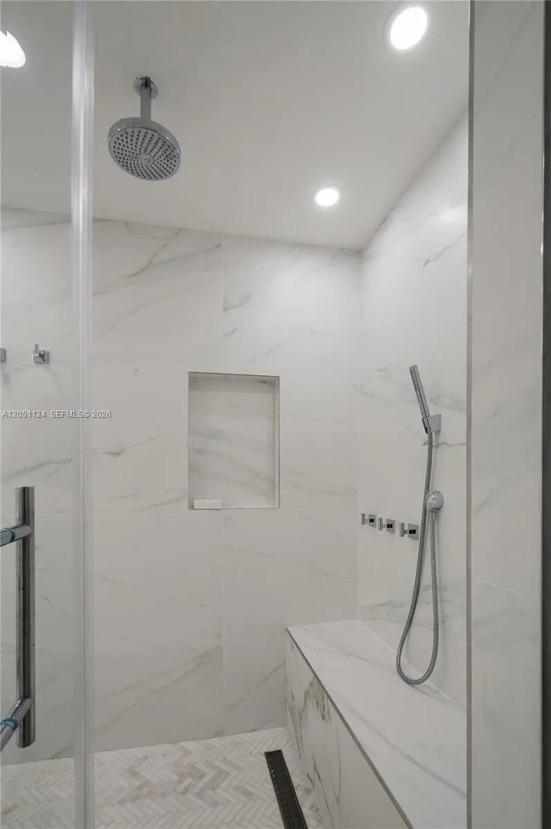 1121 Crandon Blvd #D301 Key Biscayne, FL 33149