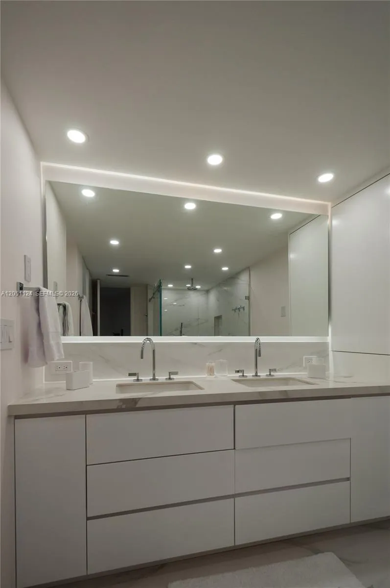 1121 Crandon Blvd #D301 Key Biscayne, FL 33149