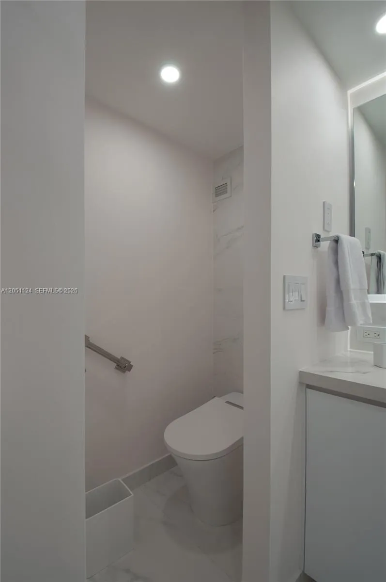 1121 Crandon Blvd #D301 Key Biscayne, FL 33149