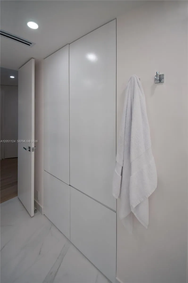 1121 Crandon Blvd #D301 Key Biscayne, FL 33149