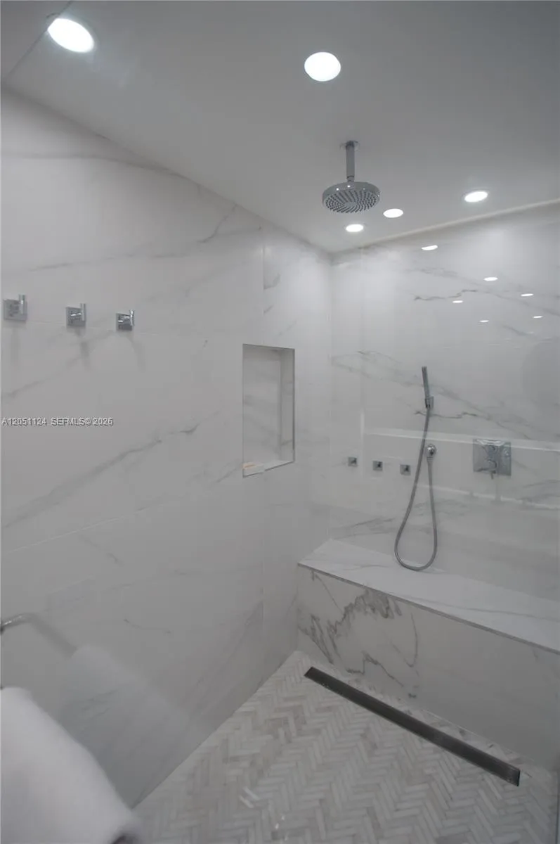 1121 Crandon Blvd #D301 Key Biscayne, FL 33149