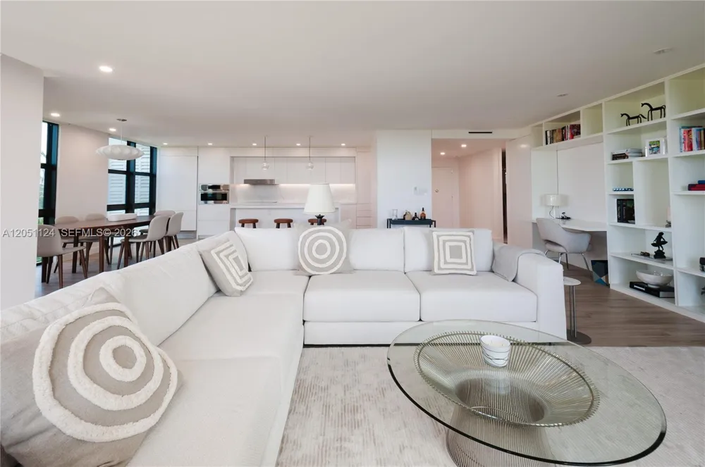1121 Crandon Blvd #D301 Key Biscayne, FL 33149