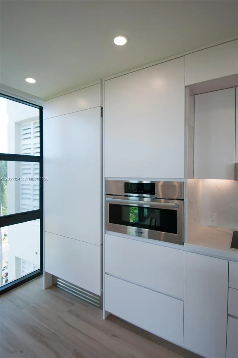 1121 Crandon Blvd #D301 Key Biscayne, FL 33149