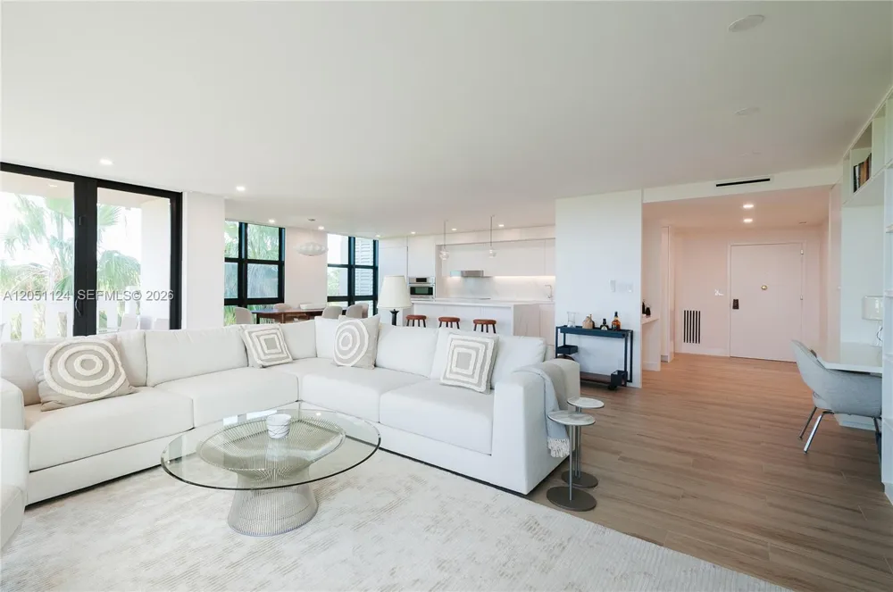 1121 Crandon Blvd #D301 Key Biscayne, FL 33149