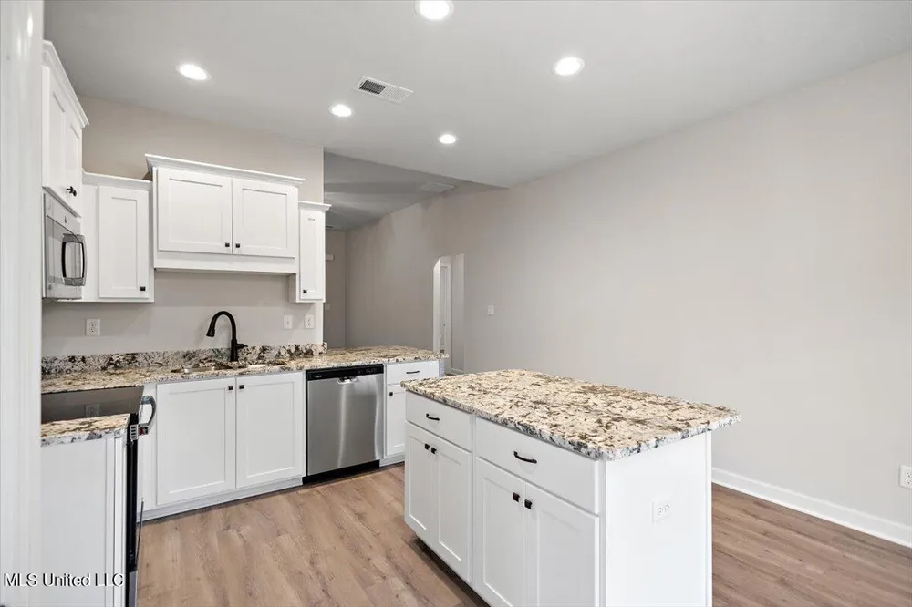 6396 River Lane Walls, MS 38680
