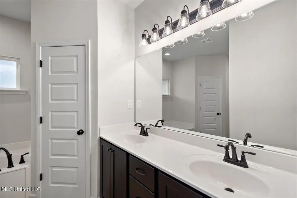 6396 River Lane Walls, MS 38680