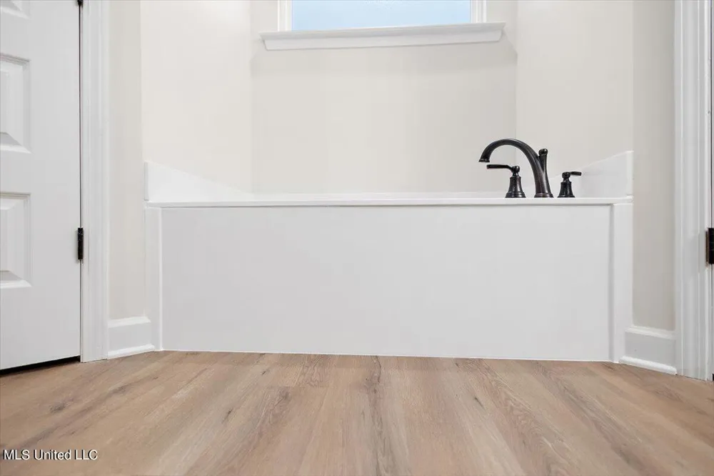 6396 River Lane Walls, MS 38680