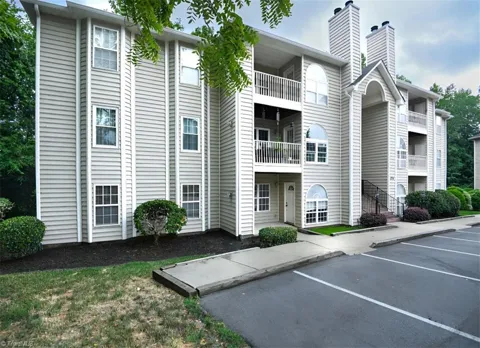 6704 W Friendly Avenue #4D
