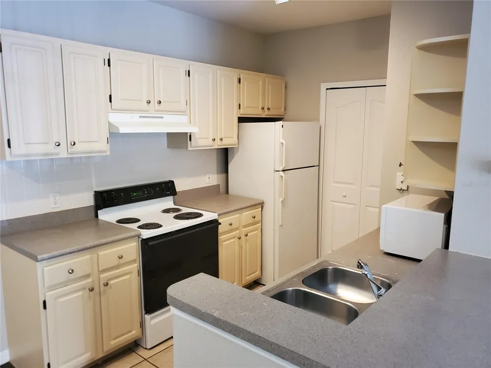 5807 LEGACY CRESCENT PLACE #201 Riverview, FL 33578