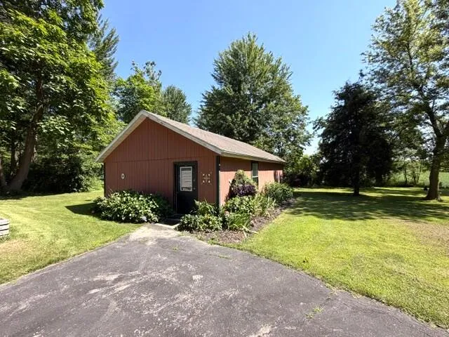 4084 Hartman Road Sodus, MI 49126