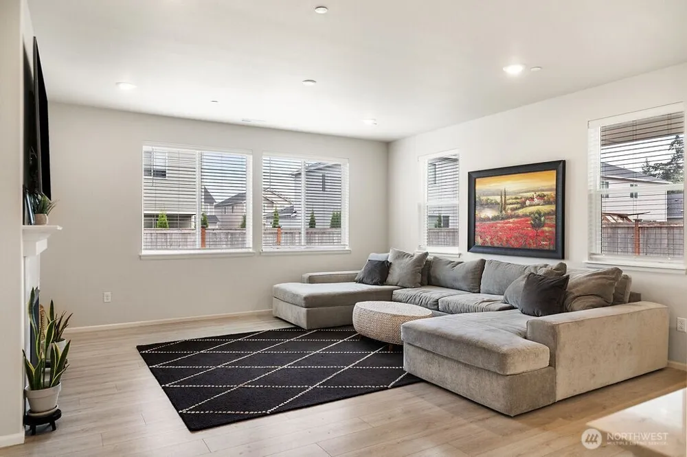 1235 Panoramic Loop Bremerton, WA 98312