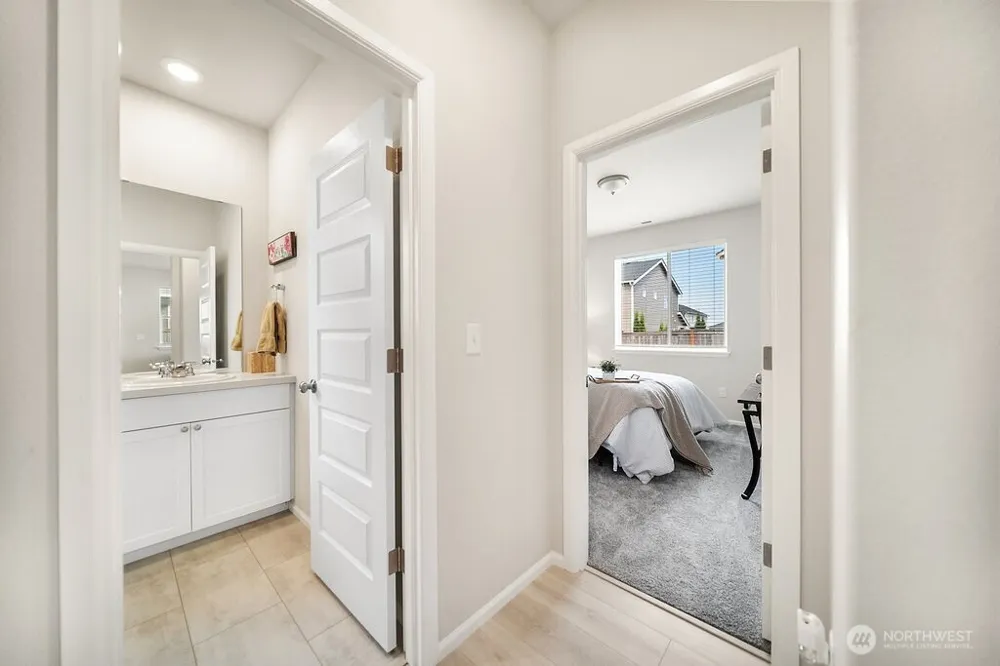 1235 Panoramic Loop Bremerton, WA 98312