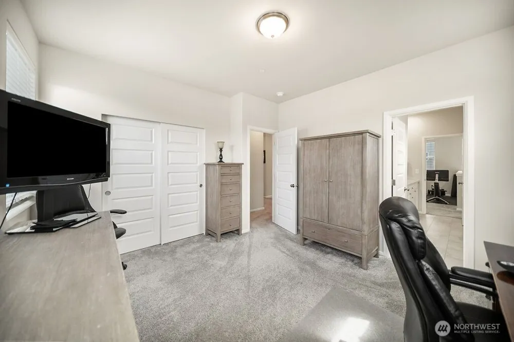 1235 Panoramic Loop Bremerton, WA 98312