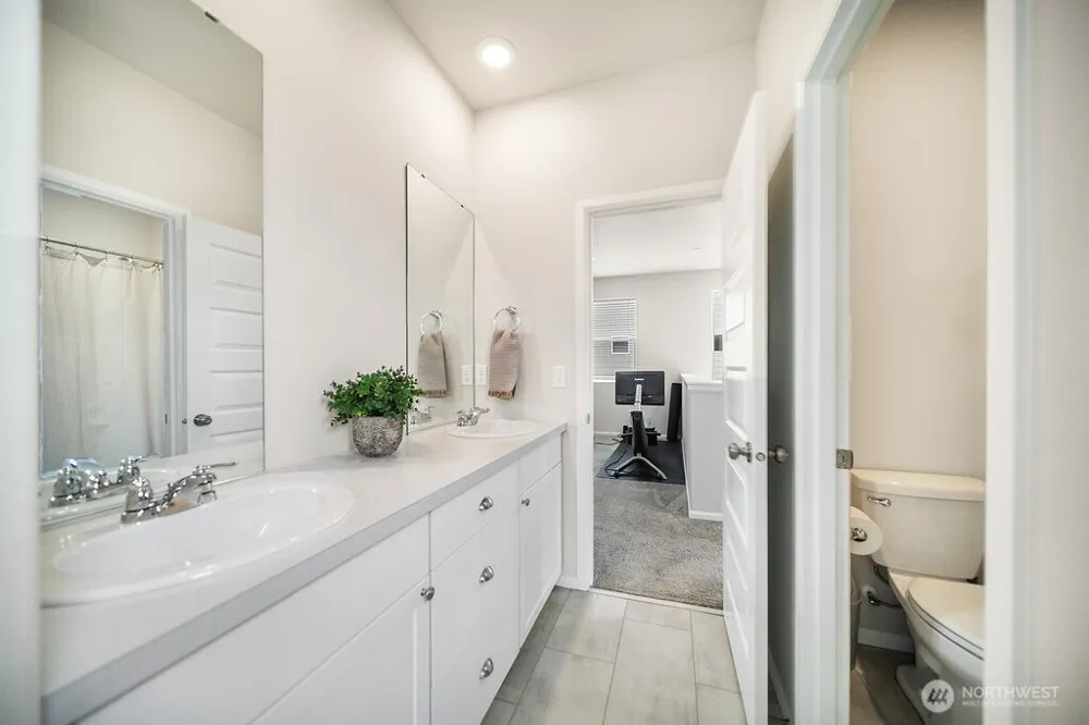 1235 Panoramic Loop Bremerton, WA 98312