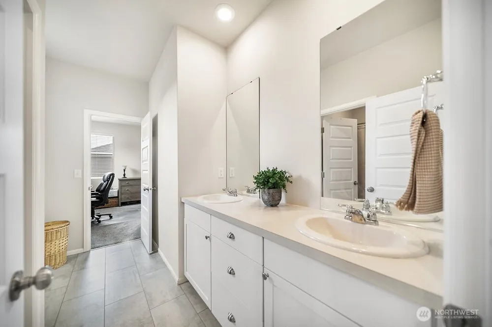 1235 Panoramic Loop Bremerton, WA 98312