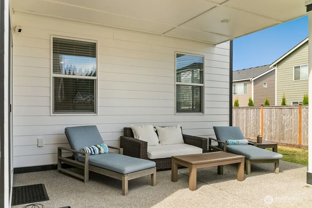 1235 Panoramic Loop Bremerton, WA 98312