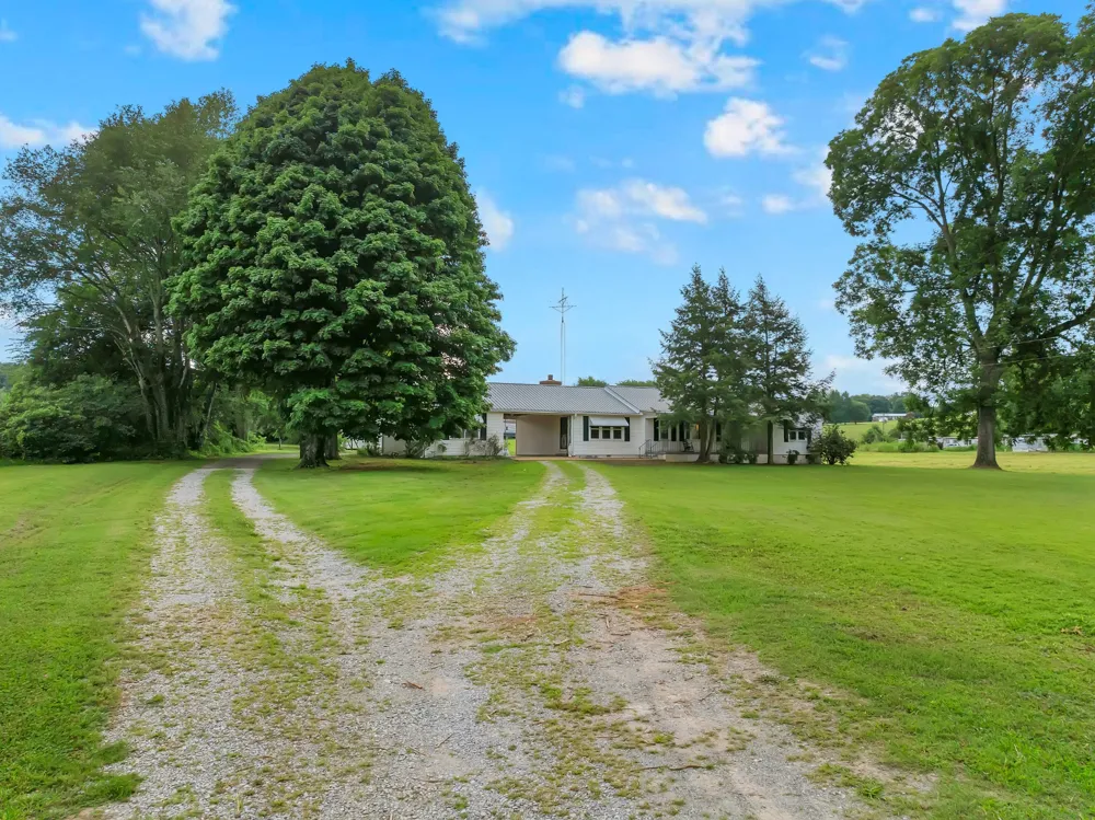 4237 Old Alto Hwy Decherd, TN 37324