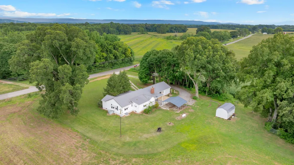 4237 Old Alto Hwy Decherd, TN 37324