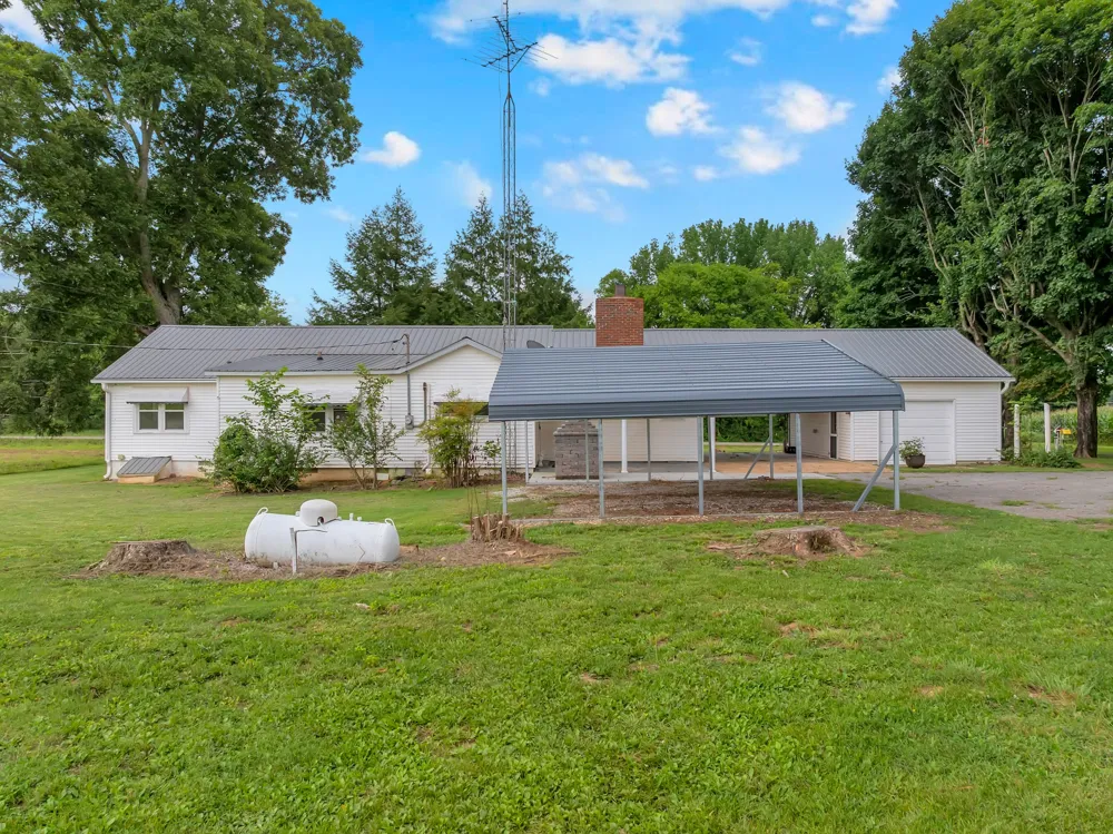 4237 Old Alto Hwy Decherd, TN 37324