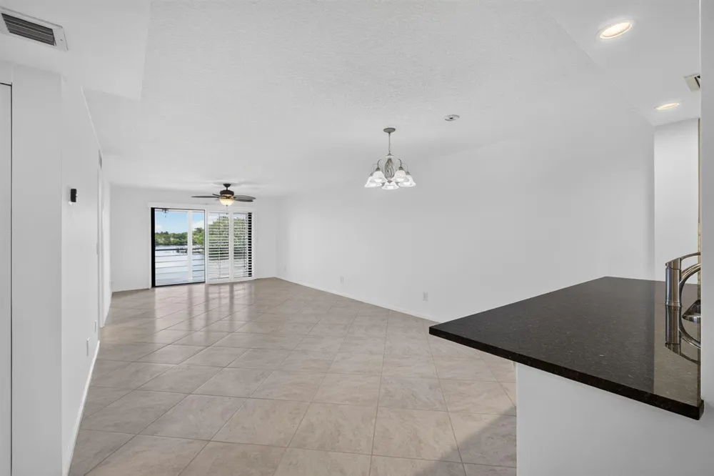 313 LAKE CIRCLE #311 North Palm Beach, FL 33408