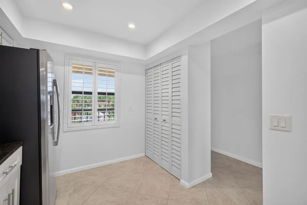 313 LAKE CIRCLE #311 North Palm Beach, FL 33408