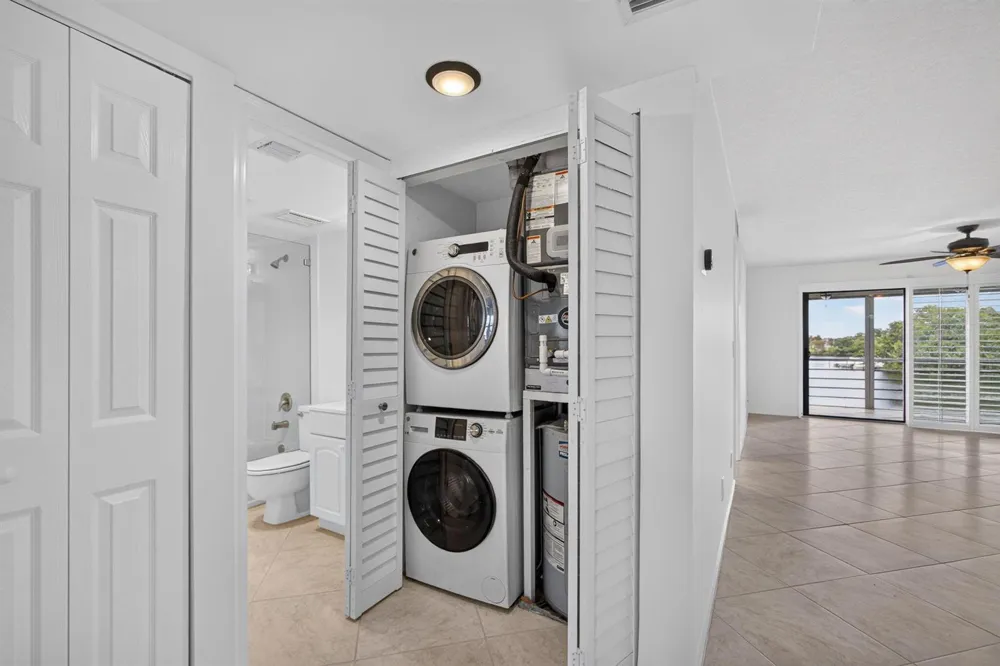 313 LAKE CIRCLE #311 North Palm Beach, FL 33408