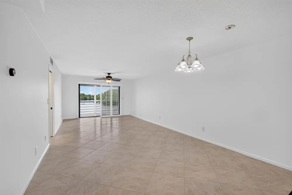 313 LAKE CIRCLE #311 North Palm Beach, FL 33408
