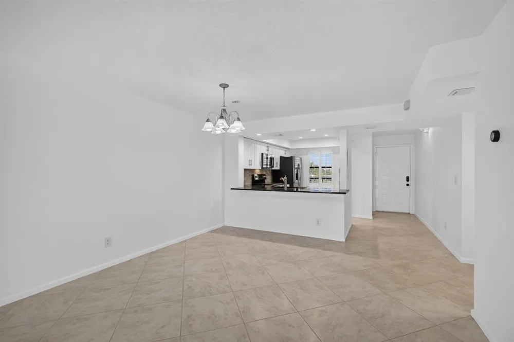 313 LAKE CIRCLE #311 North Palm Beach, FL 33408