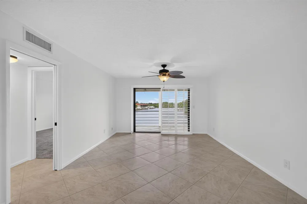 313 LAKE CIRCLE #311 North Palm Beach, FL 33408