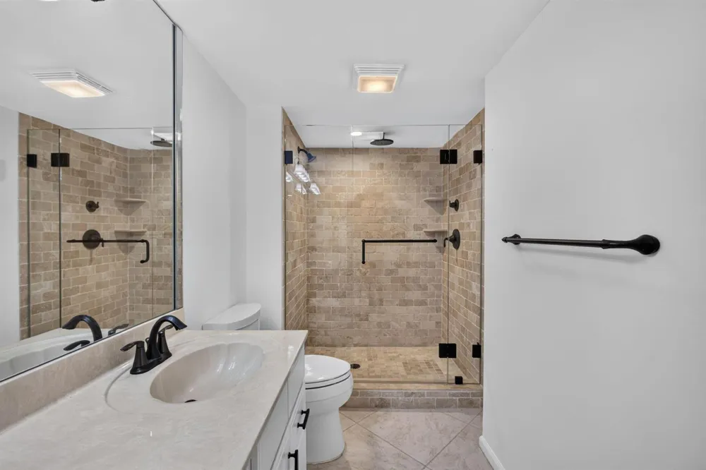 313 LAKE CIRCLE #311 North Palm Beach, FL 33408