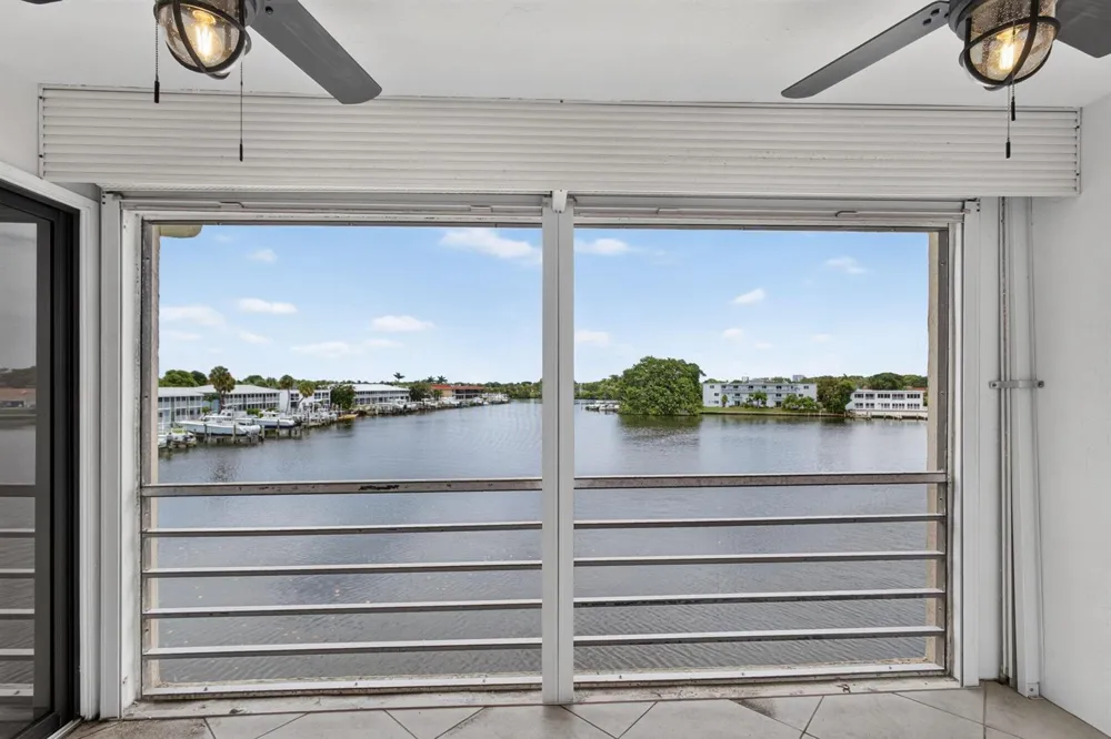 313 LAKE CIRCLE #311 North Palm Beach, FL 33408