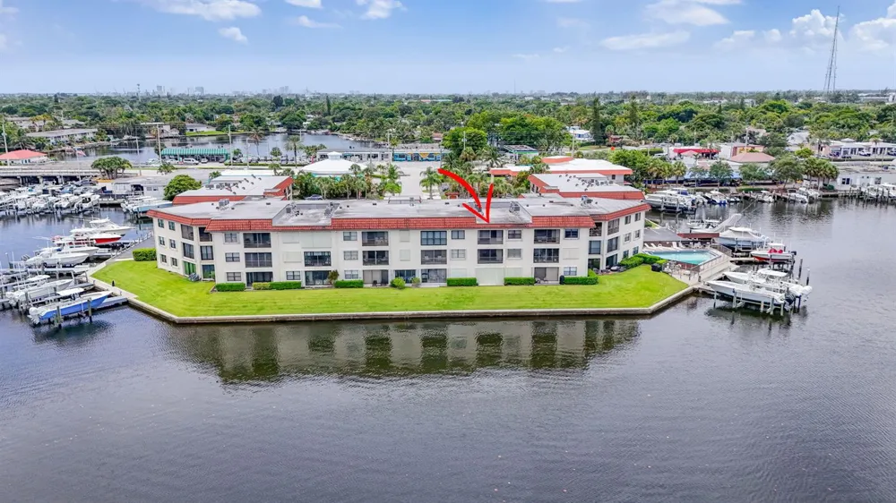 313 LAKE CIRCLE #311 North Palm Beach, FL 33408