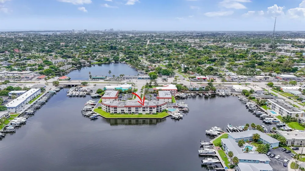 313 LAKE CIRCLE #311 North Palm Beach, FL 33408