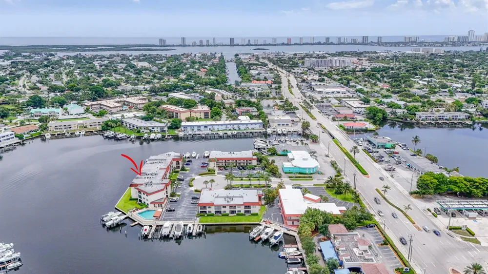 313 LAKE CIRCLE #311 North Palm Beach, FL 33408