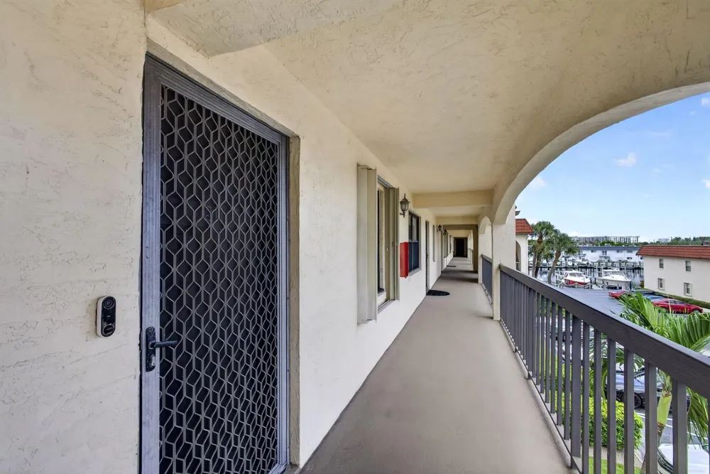 313 LAKE CIRCLE #311 North Palm Beach, FL 33408