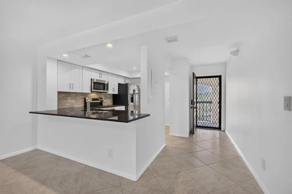 313 LAKE CIRCLE #311 North Palm Beach, FL 33408
