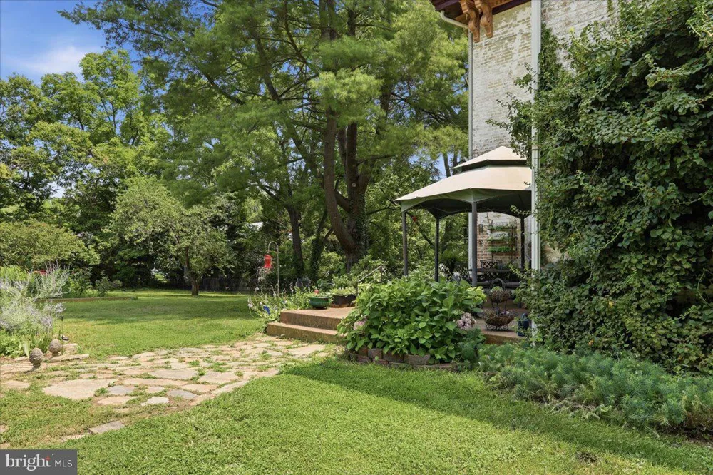 236 RIVERSIDE DRIVE Front Royal, VA 22630