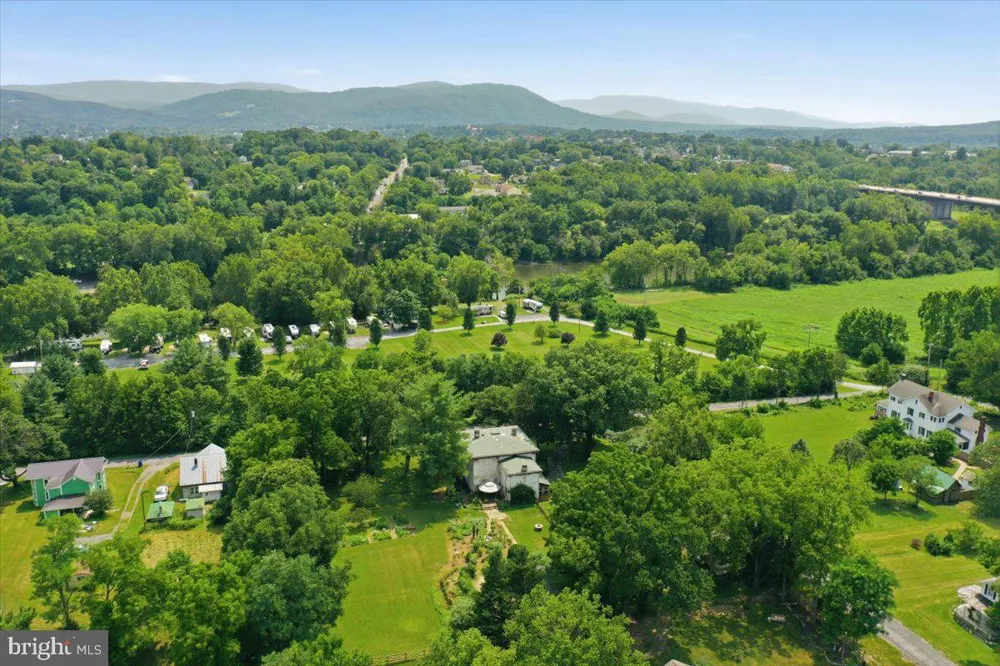 236 RIVERSIDE DRIVE Front Royal, VA 22630