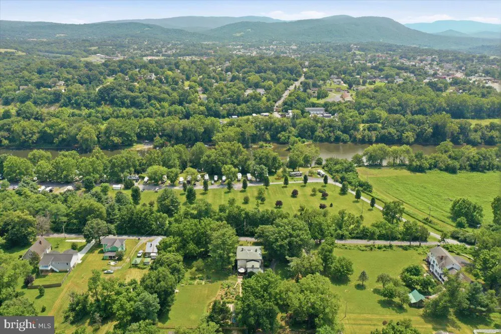 236 RIVERSIDE DRIVE Front Royal, VA 22630