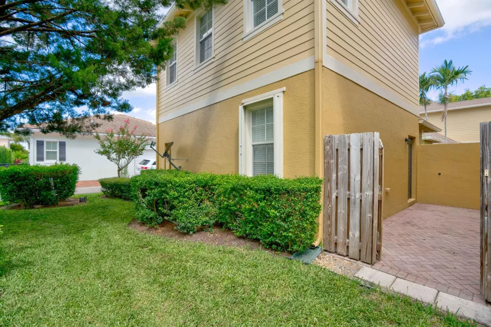 158 W Thatch Palm Circle Jupiter, FL 33458
