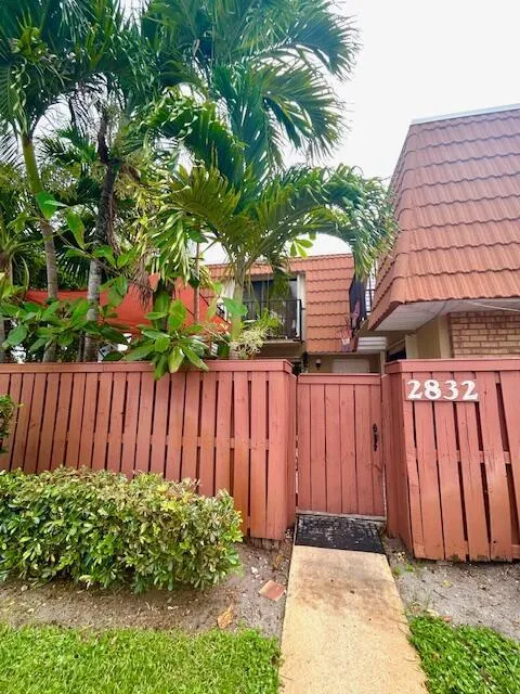 2832 SW 12th Street
