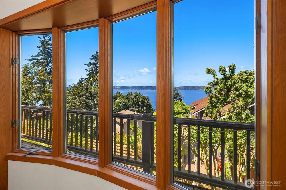 2714 SW 152nd Pl Burien, WA 98166