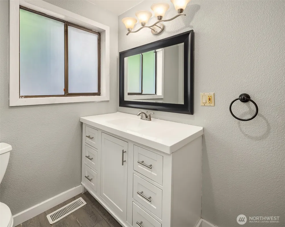 2714 SW 152nd Pl Burien, WA 98166